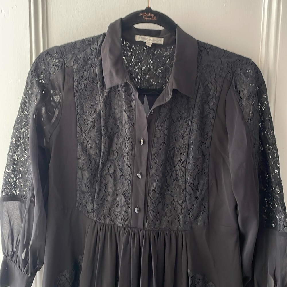 Mini dress with fabulous lace details